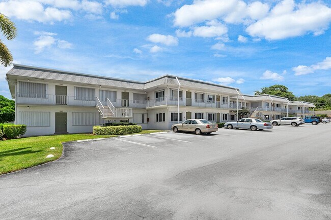 Building Photo - 3160 Lake Osborne Dr
