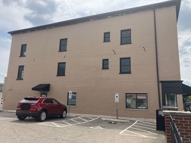 Foto del edificio - Store Front Available in Downtown Miamisburg