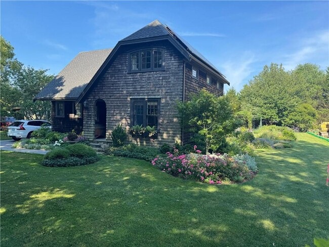 Building Photo - 68 Sachuest Way