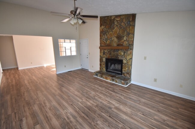 Building Photo - COMING SOON 3 Bedroom and 2 Bath Home (No Pets)