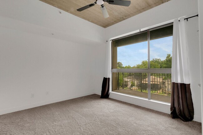 Building Photo - Charming 1BR Condo in Atlanta