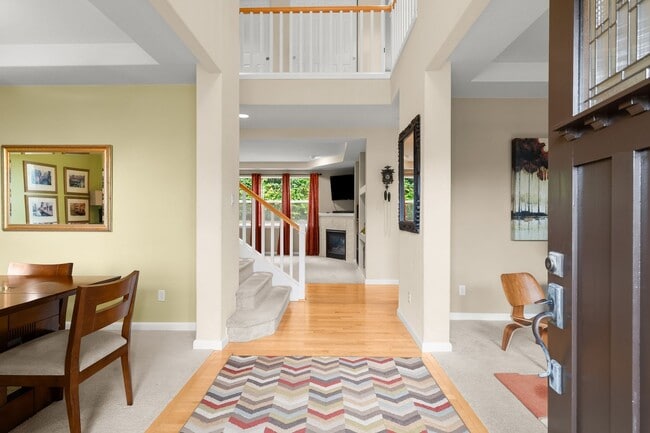 Building Photo - Beautifully Maintained 5 Bedroom Home In H...