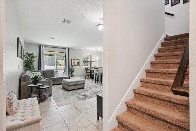 Foto del edificio - 2438 Seven Oaks Dr