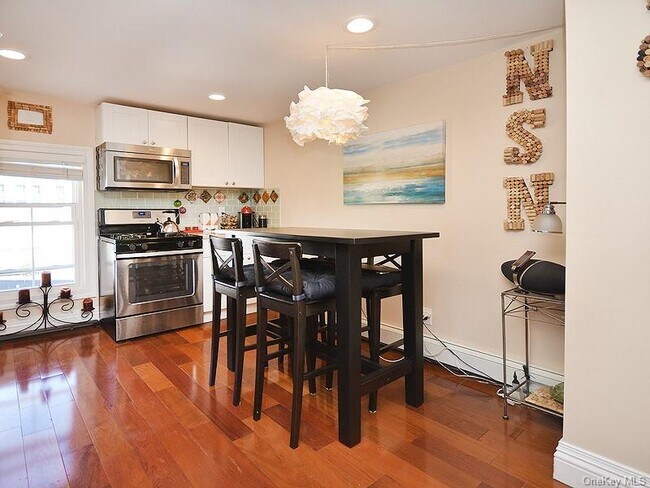 Foto del edificio - 82 Central Ave