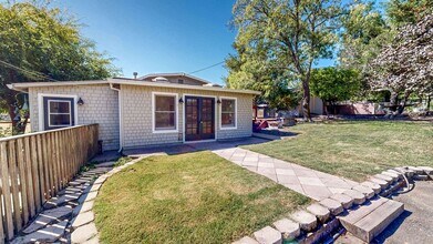 Building Photo - 7470 Mirabel Rd