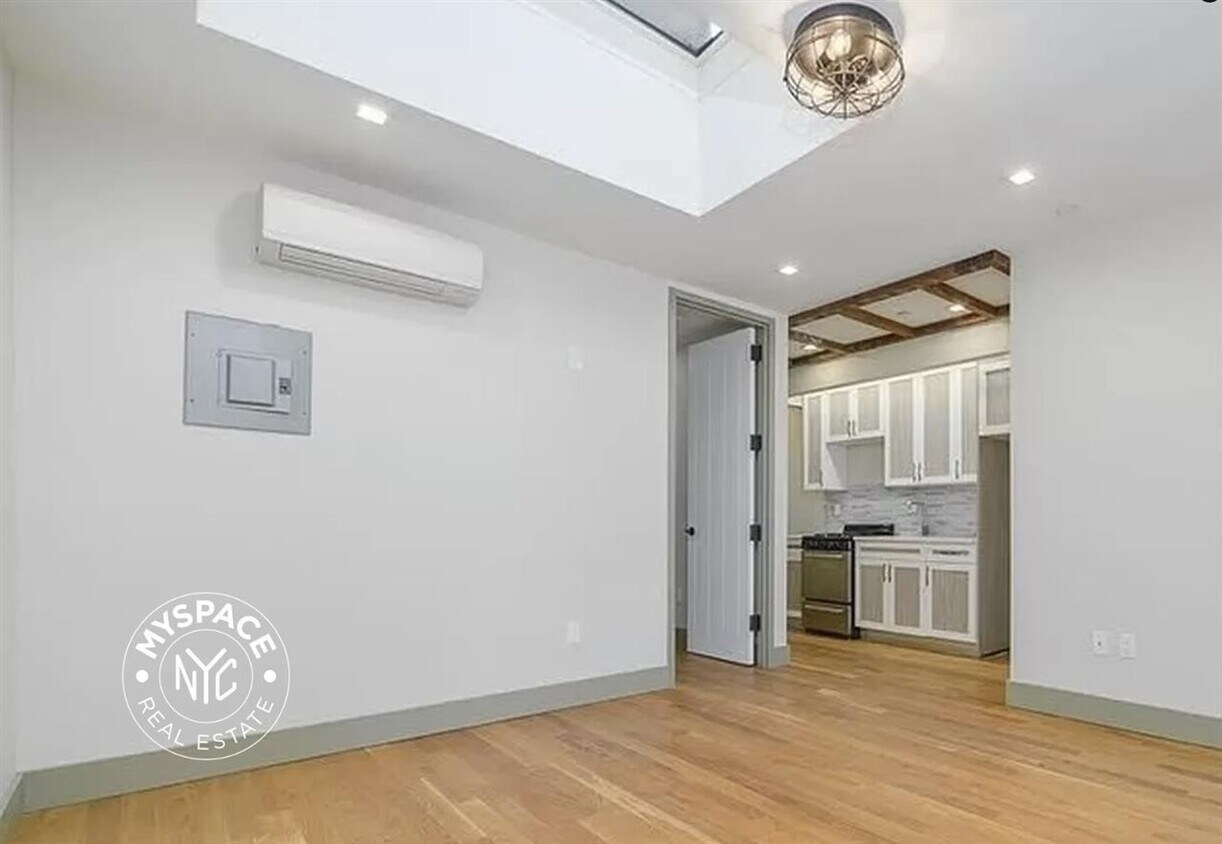 Primary Photo - 1631 St Johns Pl