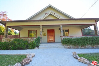 Building Photo - 1093 Avoca Ave