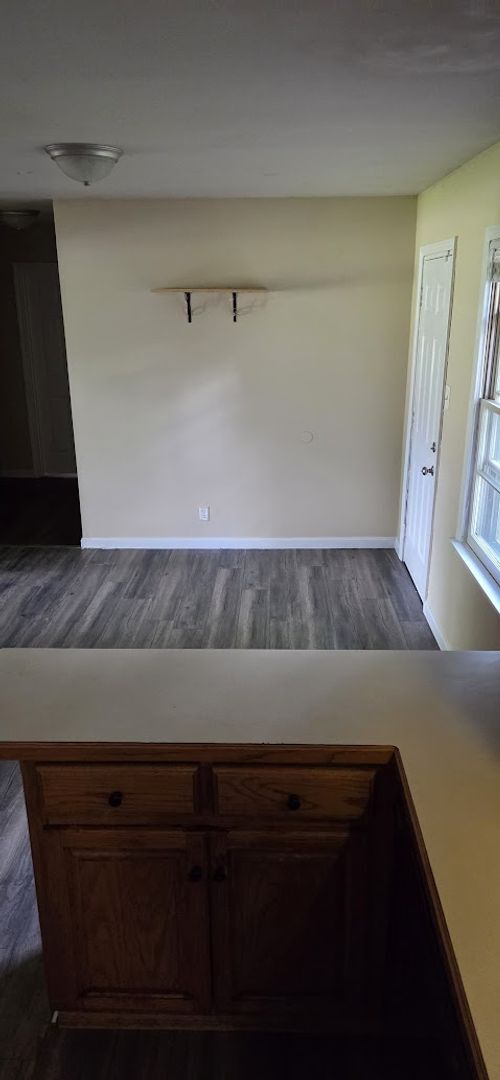 Foto del edificio - Three Bedroom, Two Bath