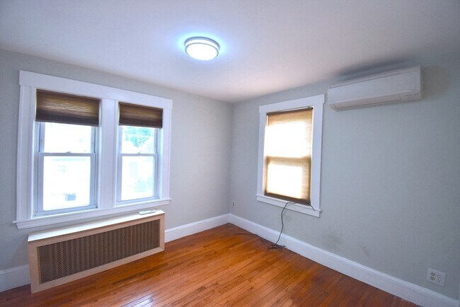 Building Photo - 12 Parmenter Pl