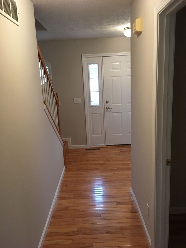 Building Photo - 4-bed, 4-bath home in Savoy