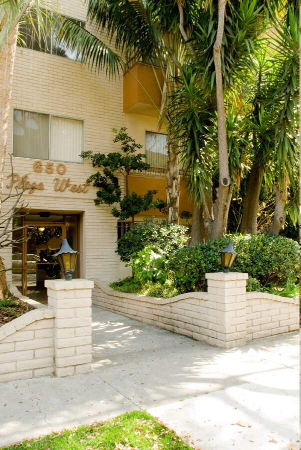 Plaza West Apartments Apartments in West Hollywood, CA