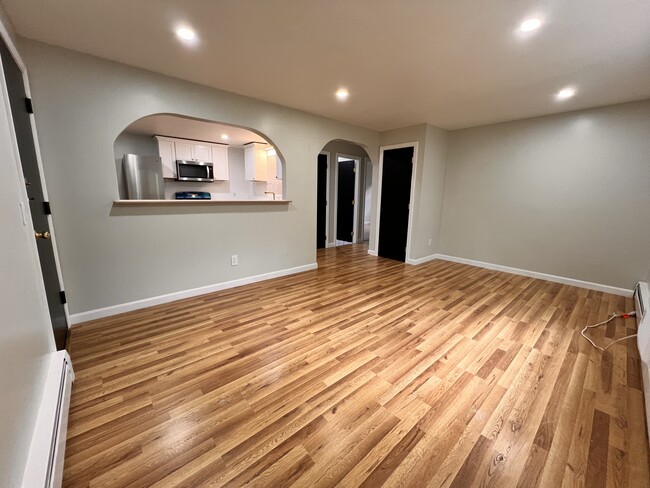 Foto del edificio - 2160 Mineral Spring Ave