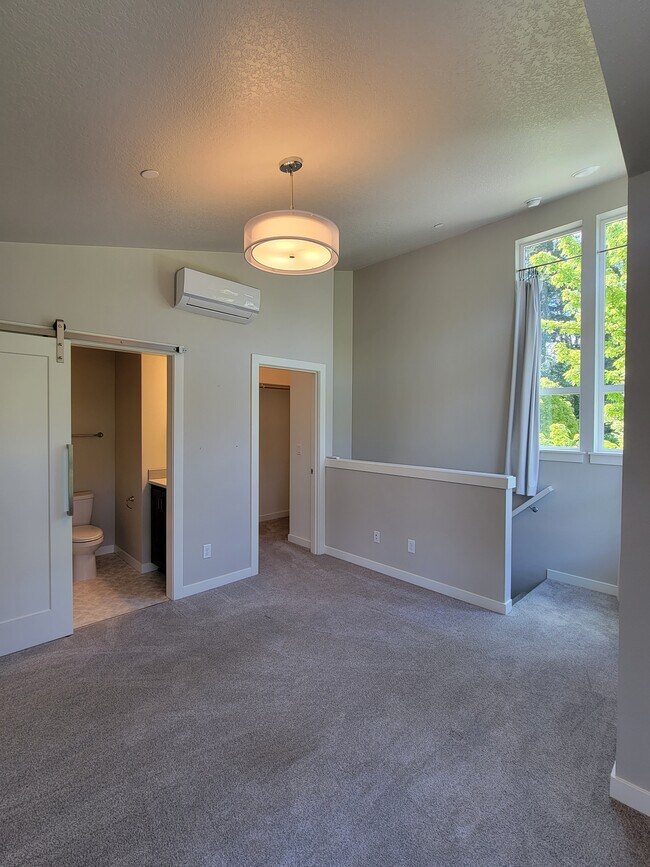 Building Photo - 3961 Cousteau Dr SE