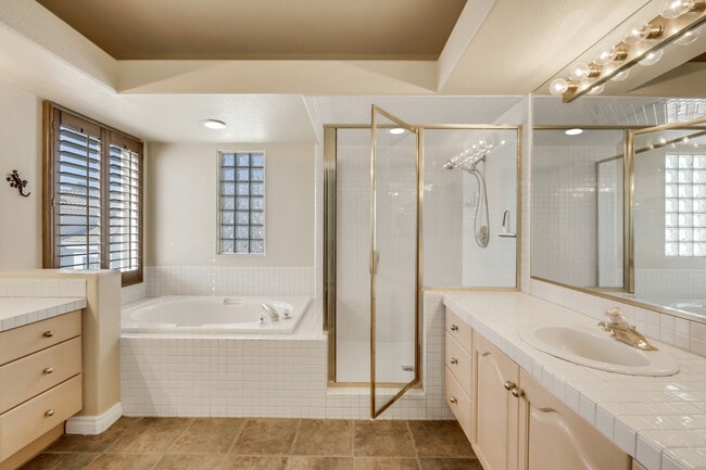 Foto del edificio - 9071 Pebble View Ct