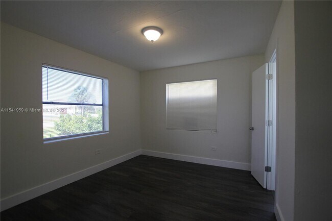 Building Photo - 1048 Avenue E