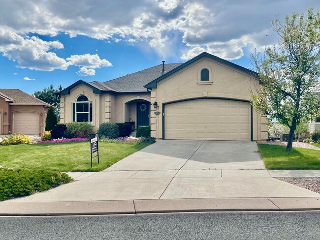 Building Photo - 5 Bedroom Rancher with Pikes Peak Views