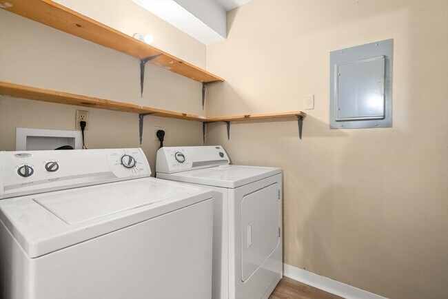 Building Photo - 20 Nahant Pl