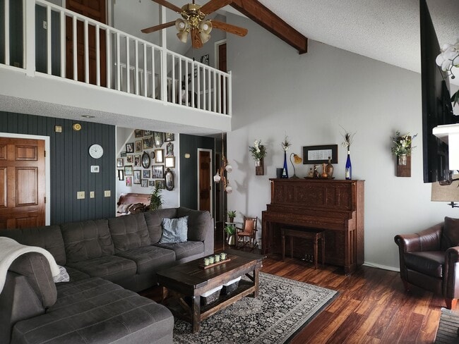 Building Photo - 1310 Knob Hill