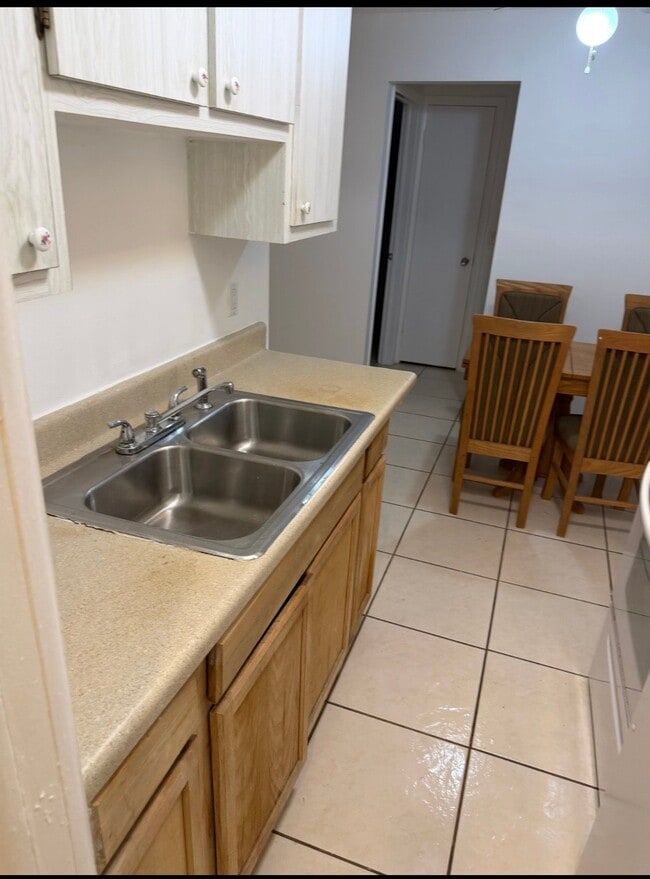 Photo - 702 N L St (Lake Worth Beach, FL) Apartment