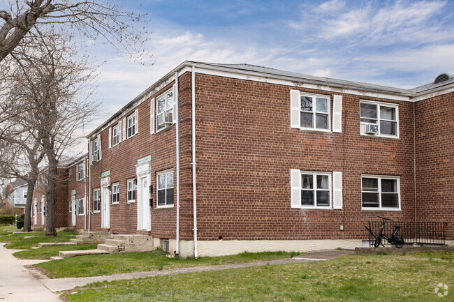 Building Photo - 10-07 Hartman Ln