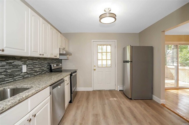 Building Photo - 26 S Evergreen Dr