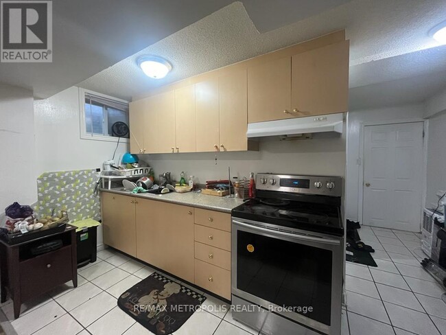 Building Photo - 2-BSMT2 Mayflower Dr