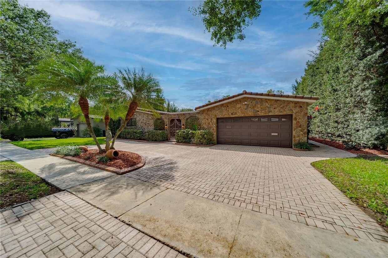 Foto principal - 8900 SW 49th Ct