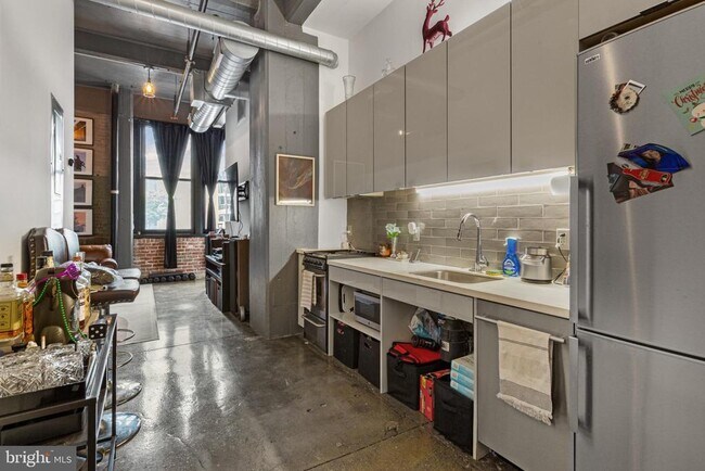 Building Photo - 1701 Tulip St