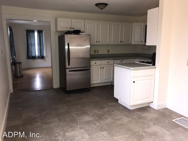 Building Photo - 2 br, 1 bath House - 130 Low Street