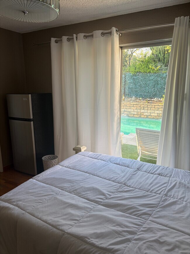 Foto del edificio - 1355 Elmwood St