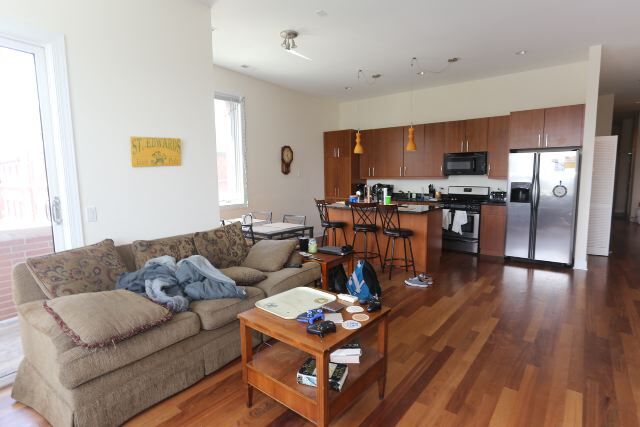 Foto del edificio - 1354 W Augusta Blvd