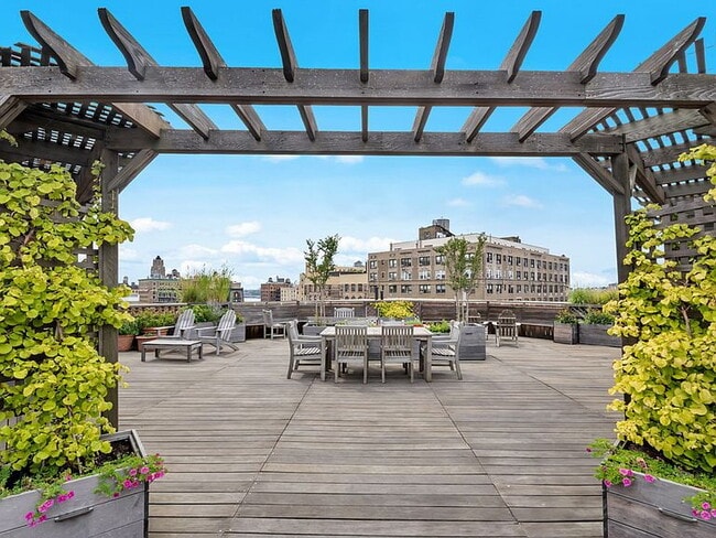 Foto del edificio - 545 W 111th St