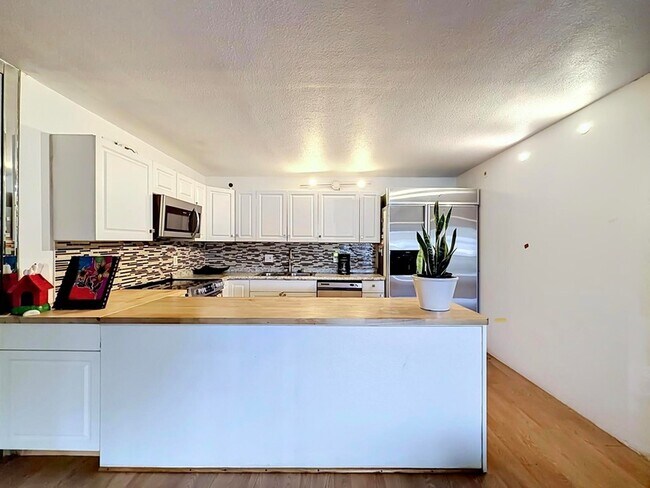 Foto del edificio - 706 Sunny Pine Way