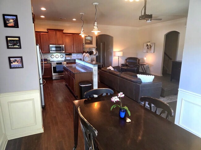 Foto del edificio - Room in House on Katielee Cove