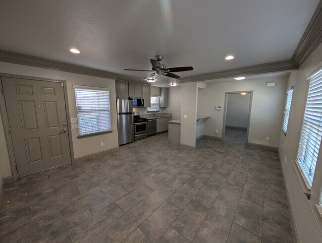 Foto del edificio - 935 E Divisadero St