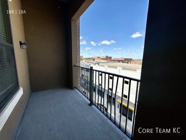 Foto del edificio - Top Floor 1 Bedroom In River Market