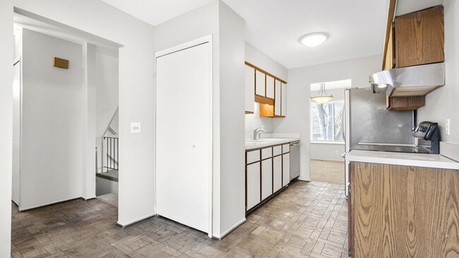 Building Photo - 1010 Willow Grove Ct