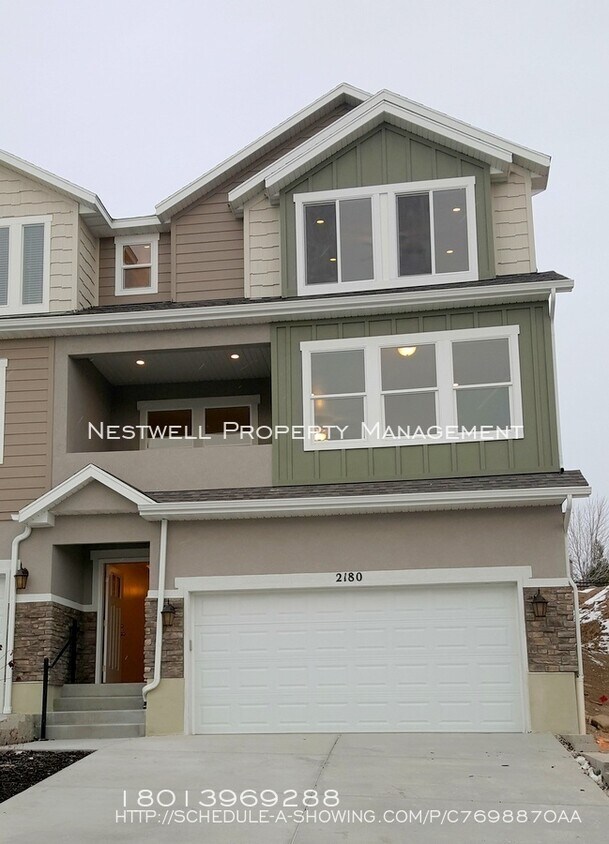 Primary Photo - Spacious Cresthaven Village 4 bed Townhome