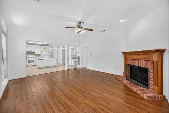 Foto del edificio - 88 Laughing Brook Ct