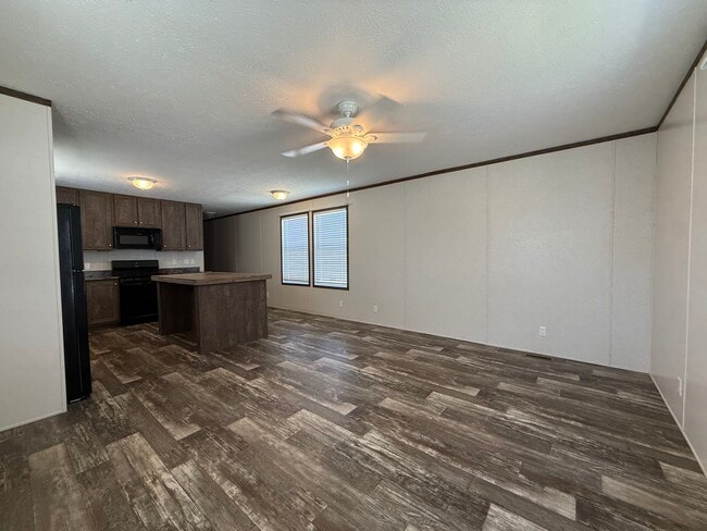 Building Photo - 38029 Versailles St