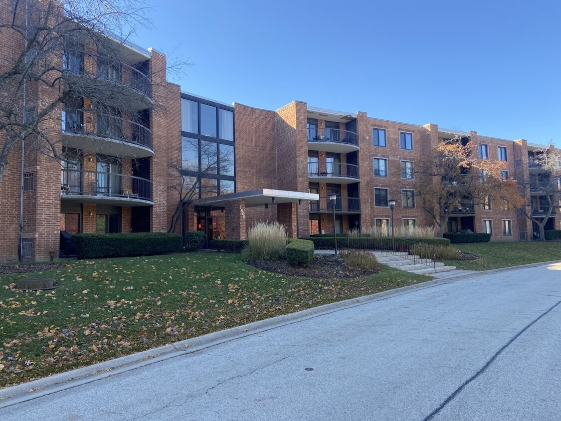 1605 E Central Rd Unit 410B, Arlington Heights, IL 60005 Condo for
