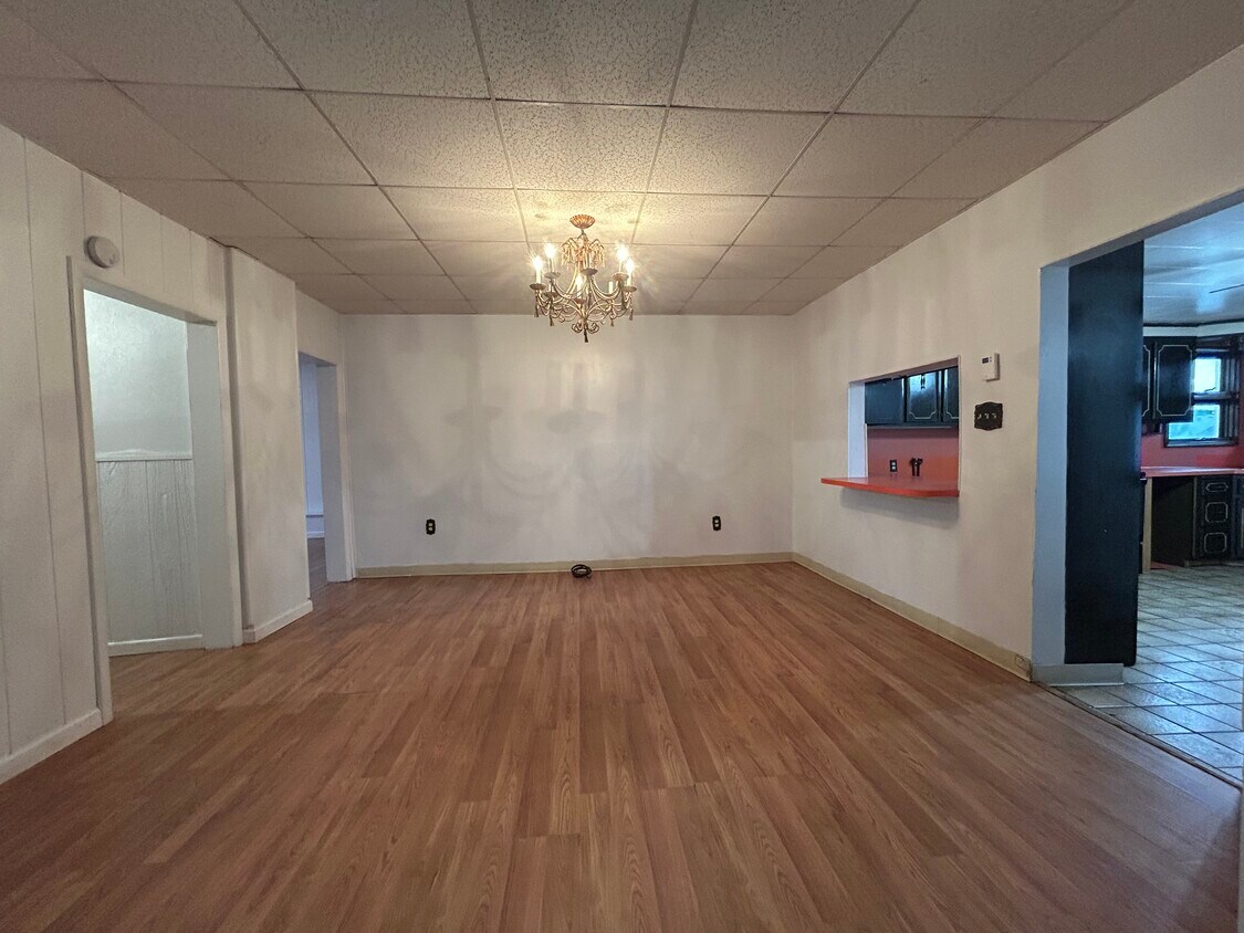 Dining Room p1 - 913 Price St