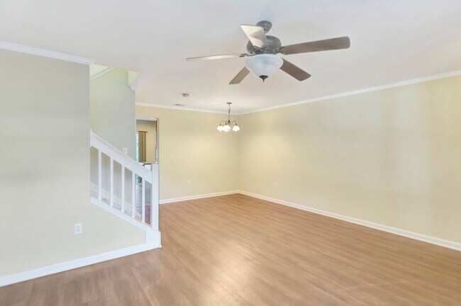 Foto del edificio - Townhouse available in Summer Wood!