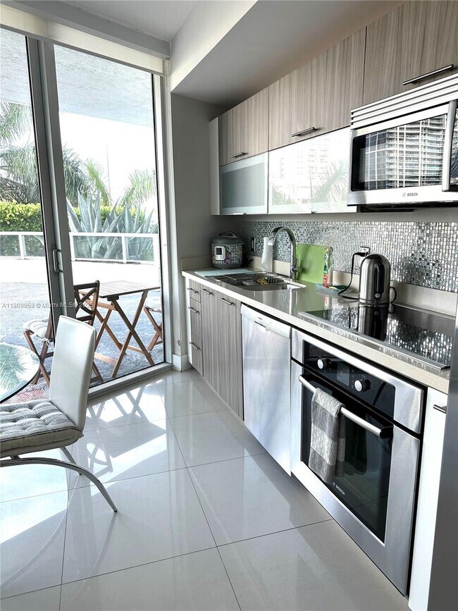 Foto del edificio - 6700 Indian Creek Dr