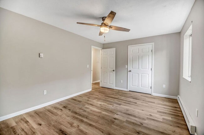 Building Photo - 5617 Happy Hollow Rd