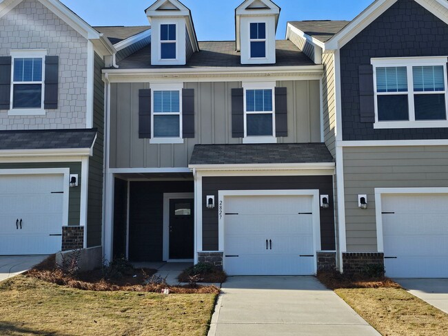 Building Photo - Like New Town Home in Kellerton Place, Monroe!