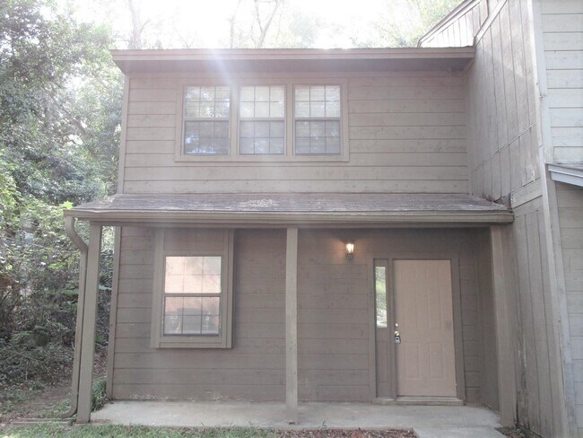 Building Photo - 1206 Hidden Pl