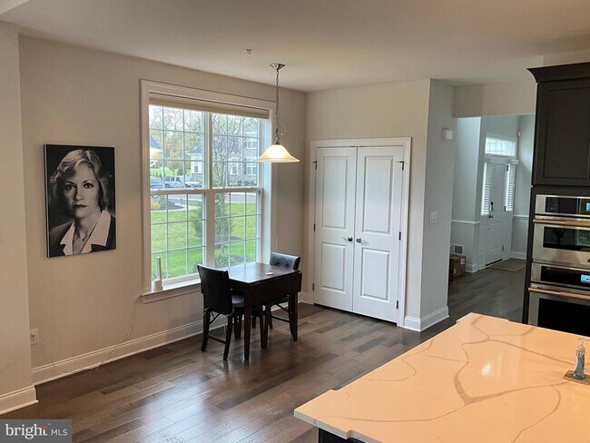Building Photo - 1712 Sunflower Way