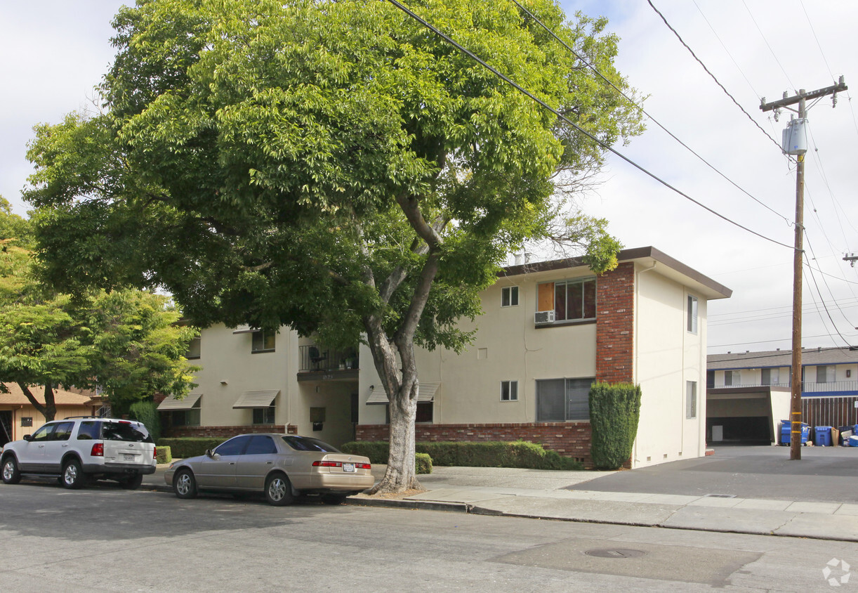 Primary Photo - 1025 W Olive Ave