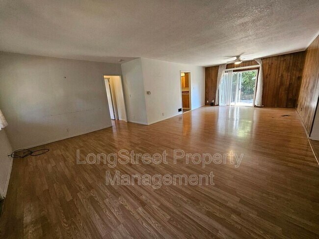 Foto del edificio - 632 Lake Bay Ct